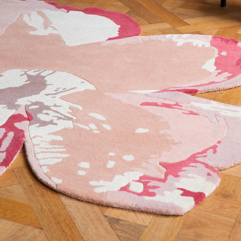 Shaped Magnolia Rug In Pink